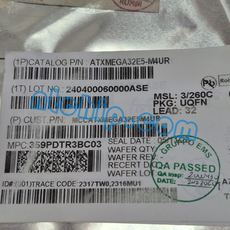 Microchip Technology ATXMEGA32E5-M4UR original package label