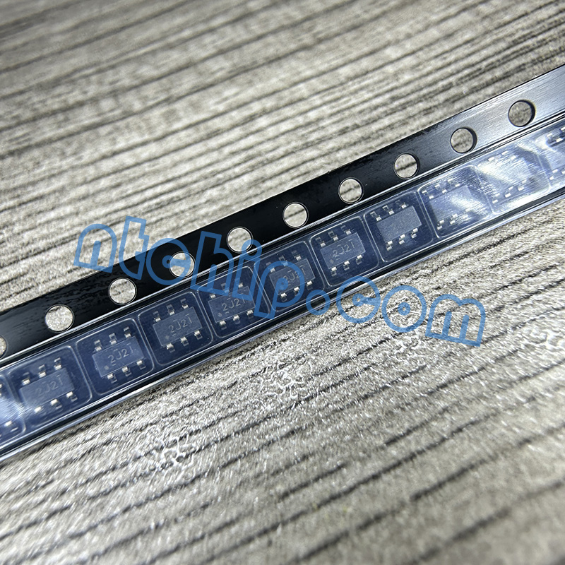 Texas Instruments  REF35180QDBVR chip