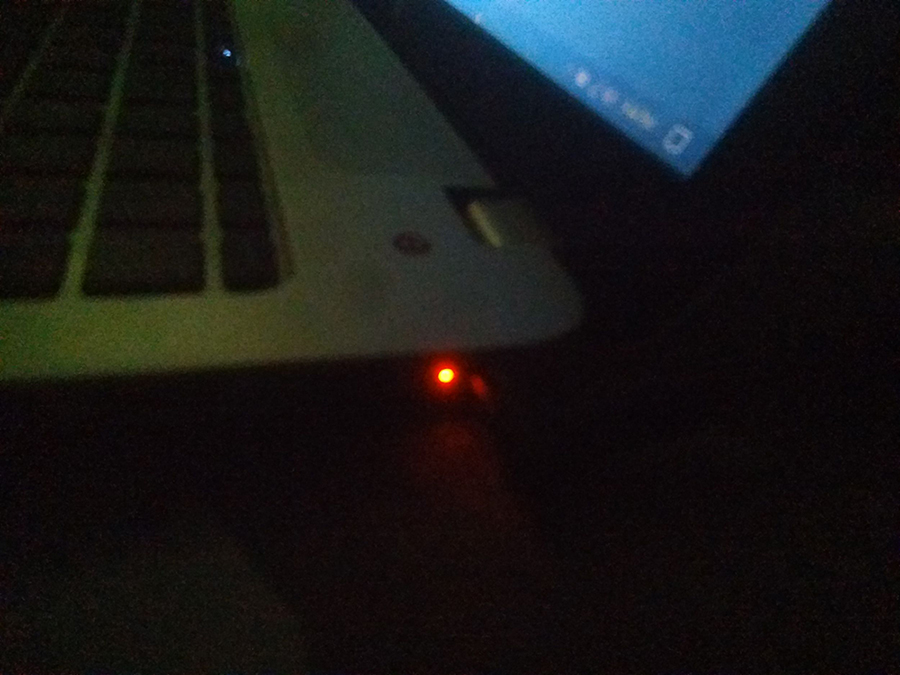 Laptop battery indicator turns red